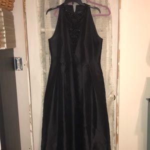 Adrianna Papell long black sleeveless dress size 16 beans and see through v neck